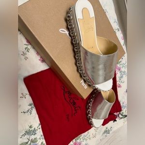 CHRISTIAN LOUBOUTIN - Janibasse
60 Calf/Lam Dino Wedge Sandals